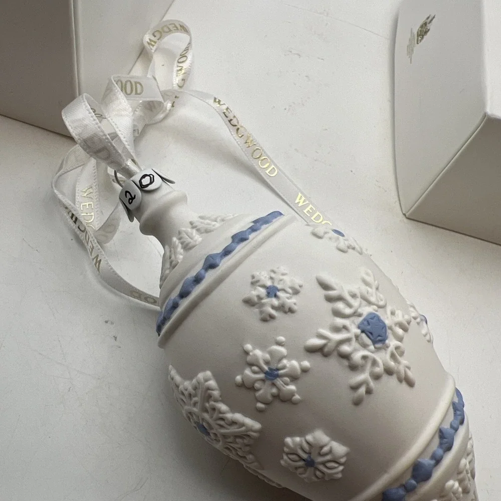 Wedgwood Teardrop White & Blue Snowflakes Christmas Ornament w/ Box 4.5